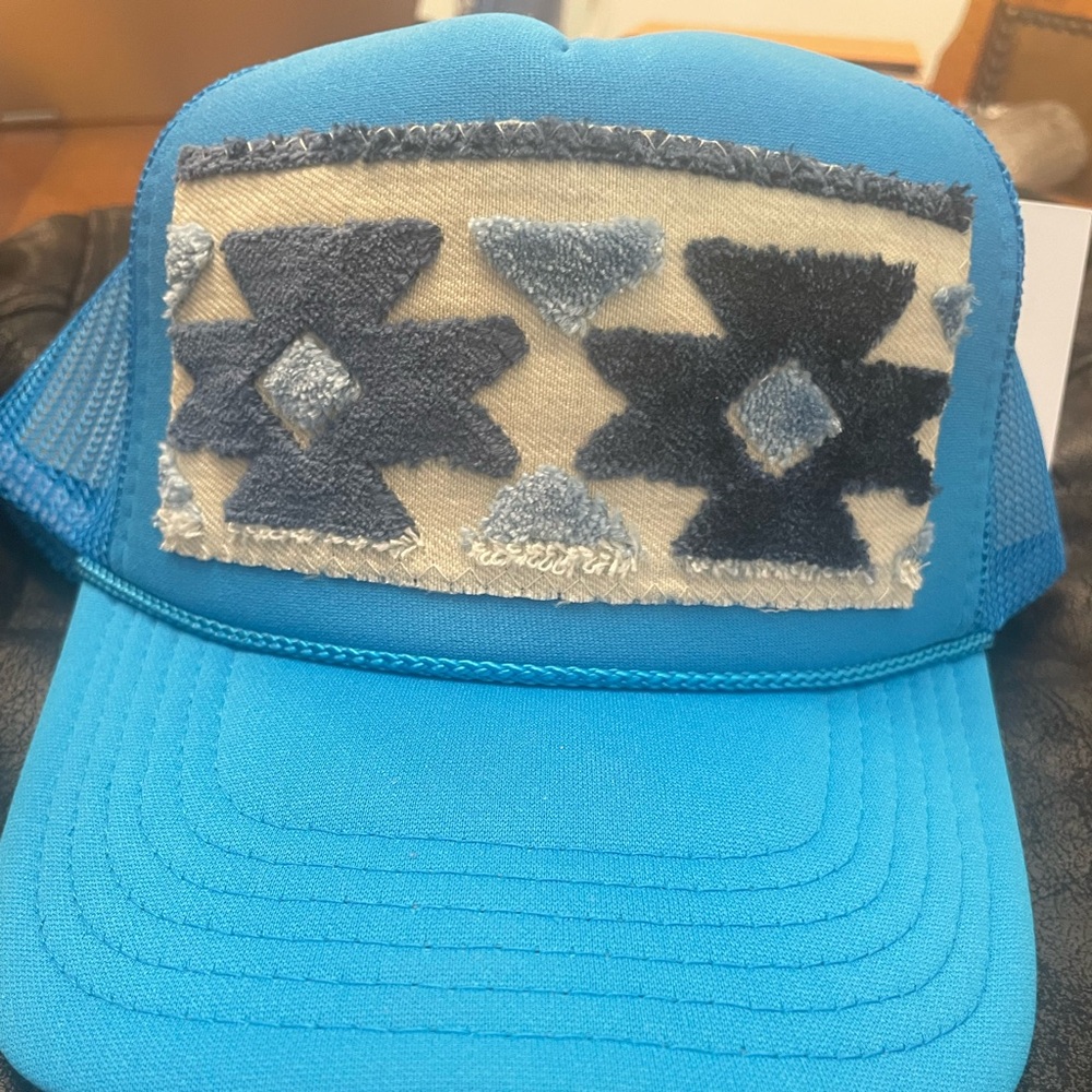 NWT Kilim trucker hat - blue